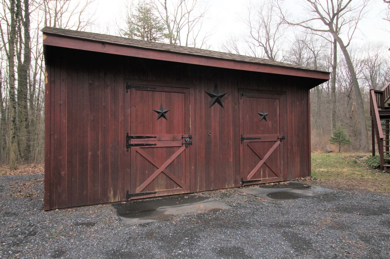 582 Meetinghouse Rd - Photo 2 of 15