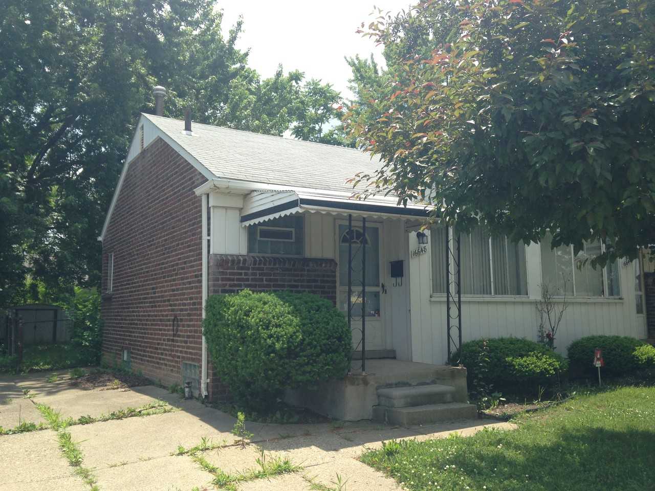 16648 Emily St - Photo 2 of 7