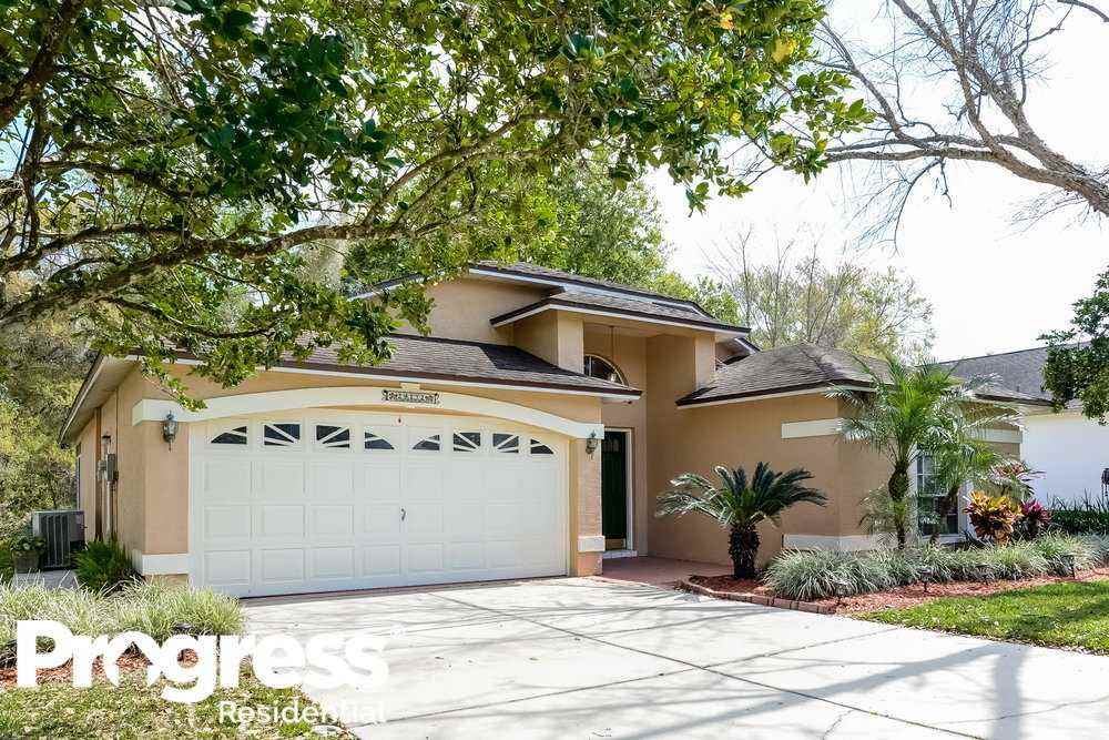 24272 Twin Lake Dr - Photo 2 of 15