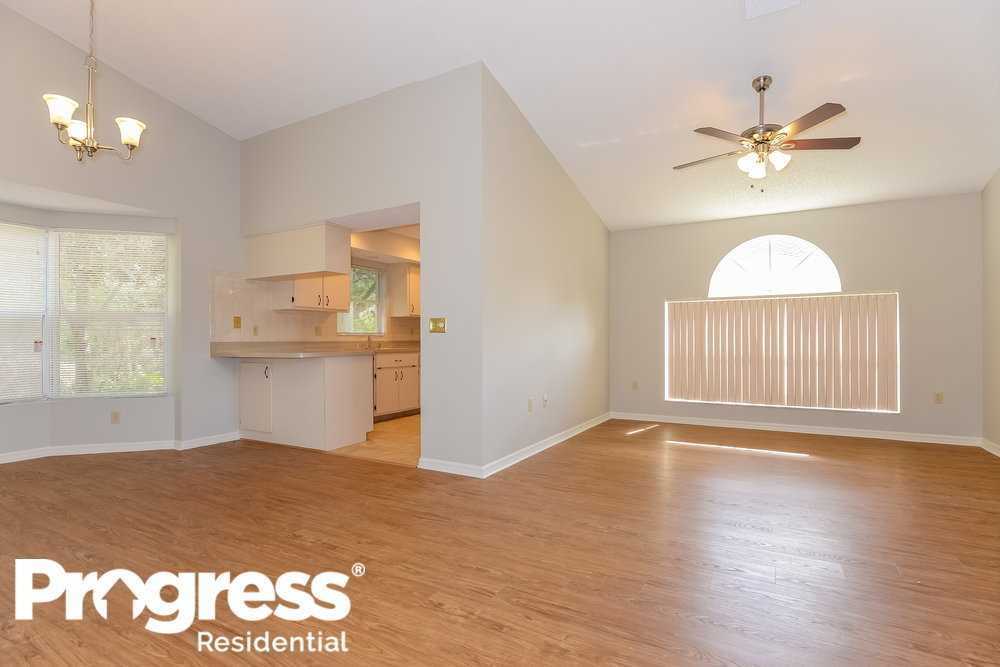 24272 Twin Lake Dr - Photo 3 of 15