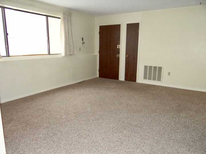 380 Phyllis Circle West - Photo 2 of 7