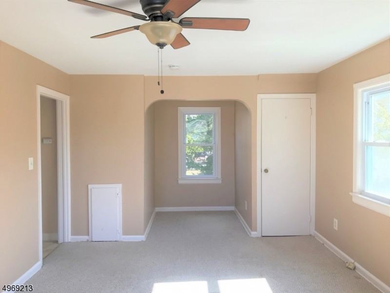 35 Grove St - Photo 3 of 7