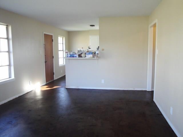 2403 Parker Cir - Photo 2 of 8