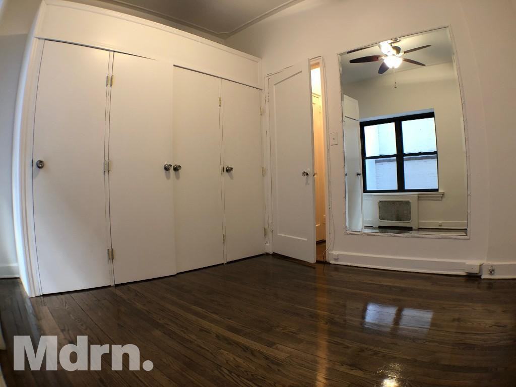 E 78th St #4C - Photo 2 of 3