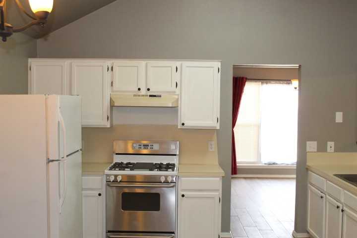 505 Southwest 149th Place - Photo 4 of 16