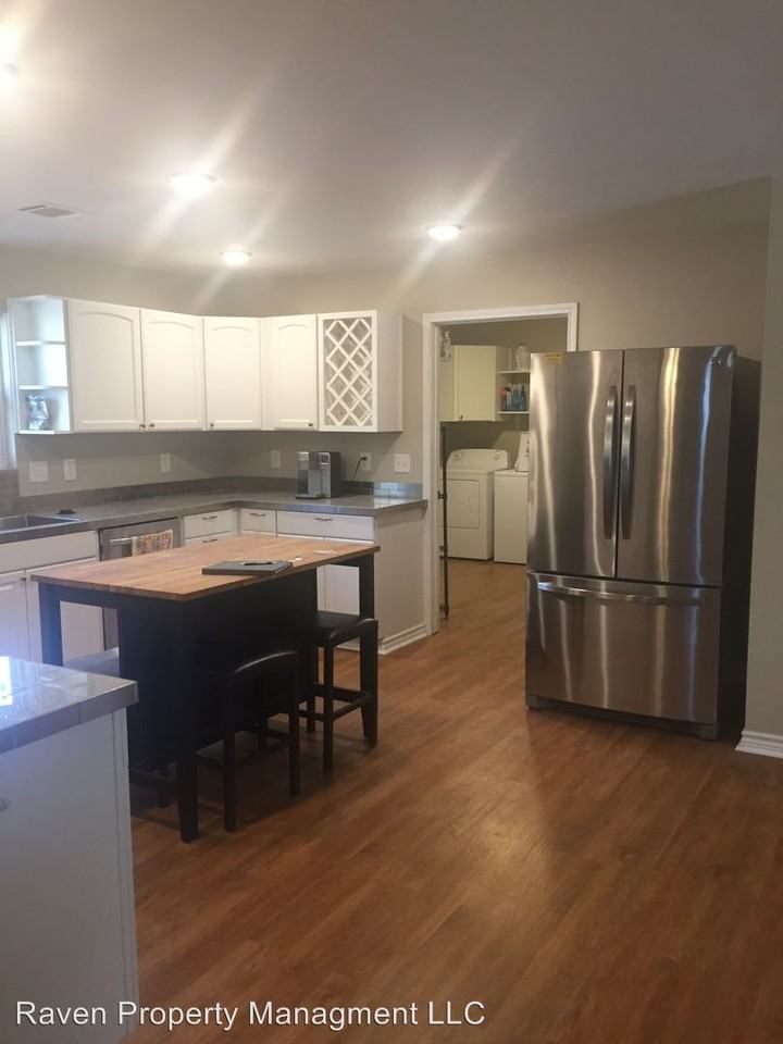 310 Hidden Oaks - Photo 3 of 7