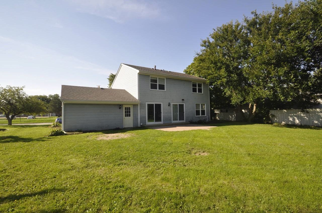 1041 North Ave - Photo 2 of 10