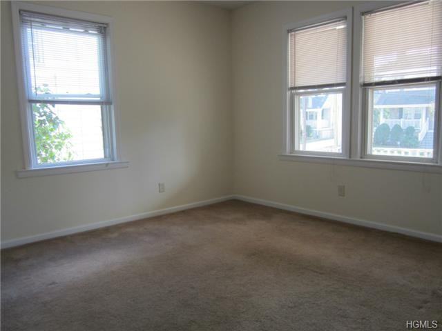 30 Howard Pkwy - Photo 3 of 14