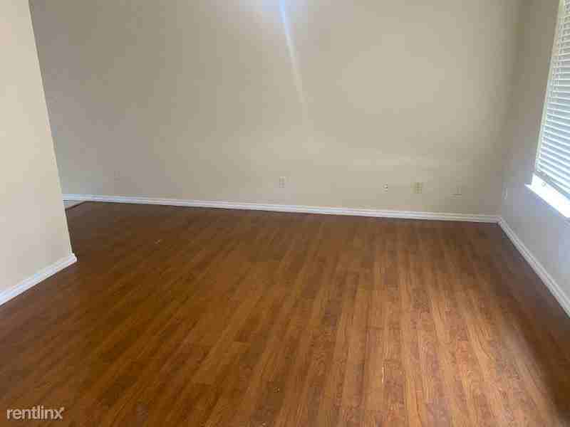 9725 Sycamore - Photo 2 of 7