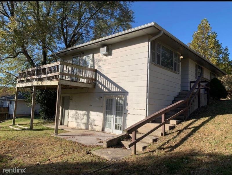 319 N Dill St - Photo 2 of 18