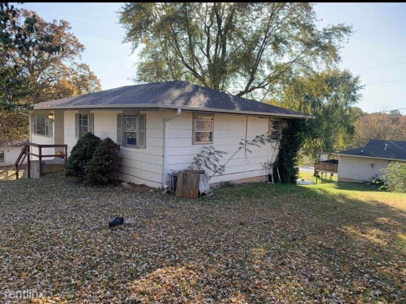 319 N Dill St - Photo 3 of 18