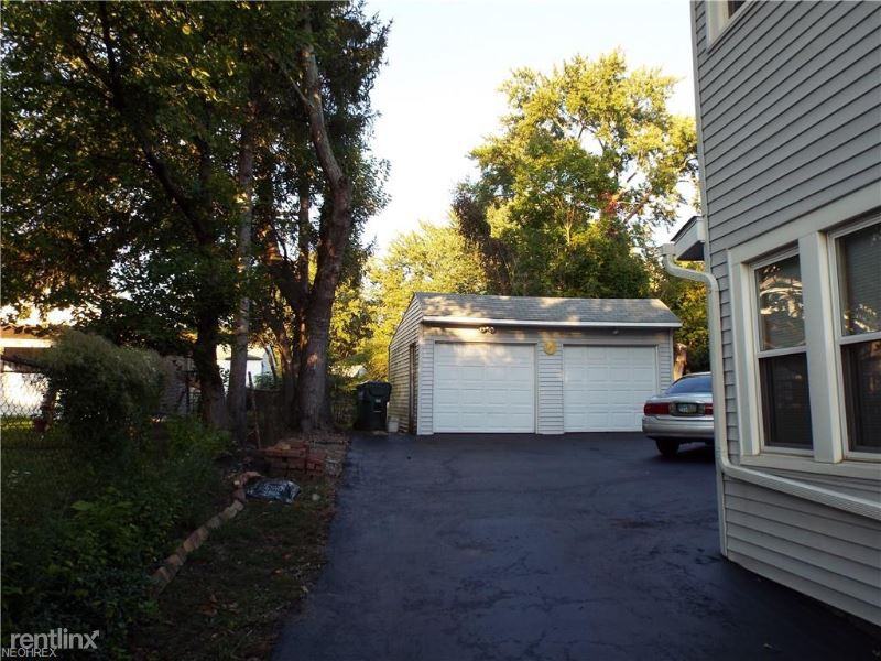 11 Oakwood Ave Upper - Photo 2 of 18