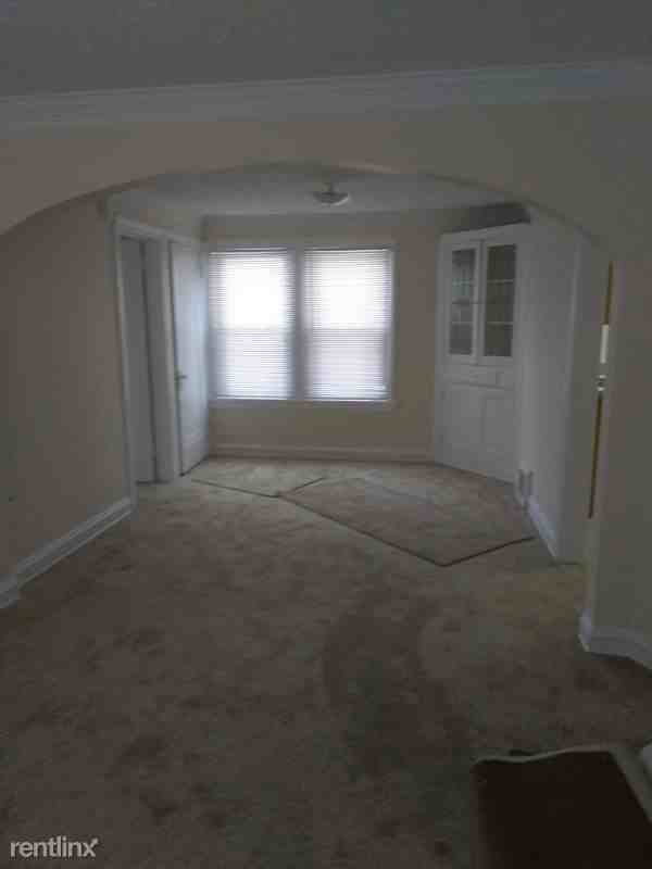 11 Oakwood Ave Upper - Photo 3 of 18