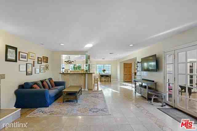 5244 Woodman Ave - Photo 2 of 10