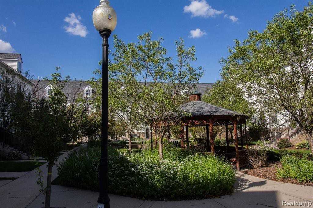 1019 Maiden Ln - Photo 2 of 21