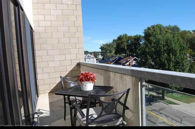 610 S Troy St #202 - Photo 2 of 16