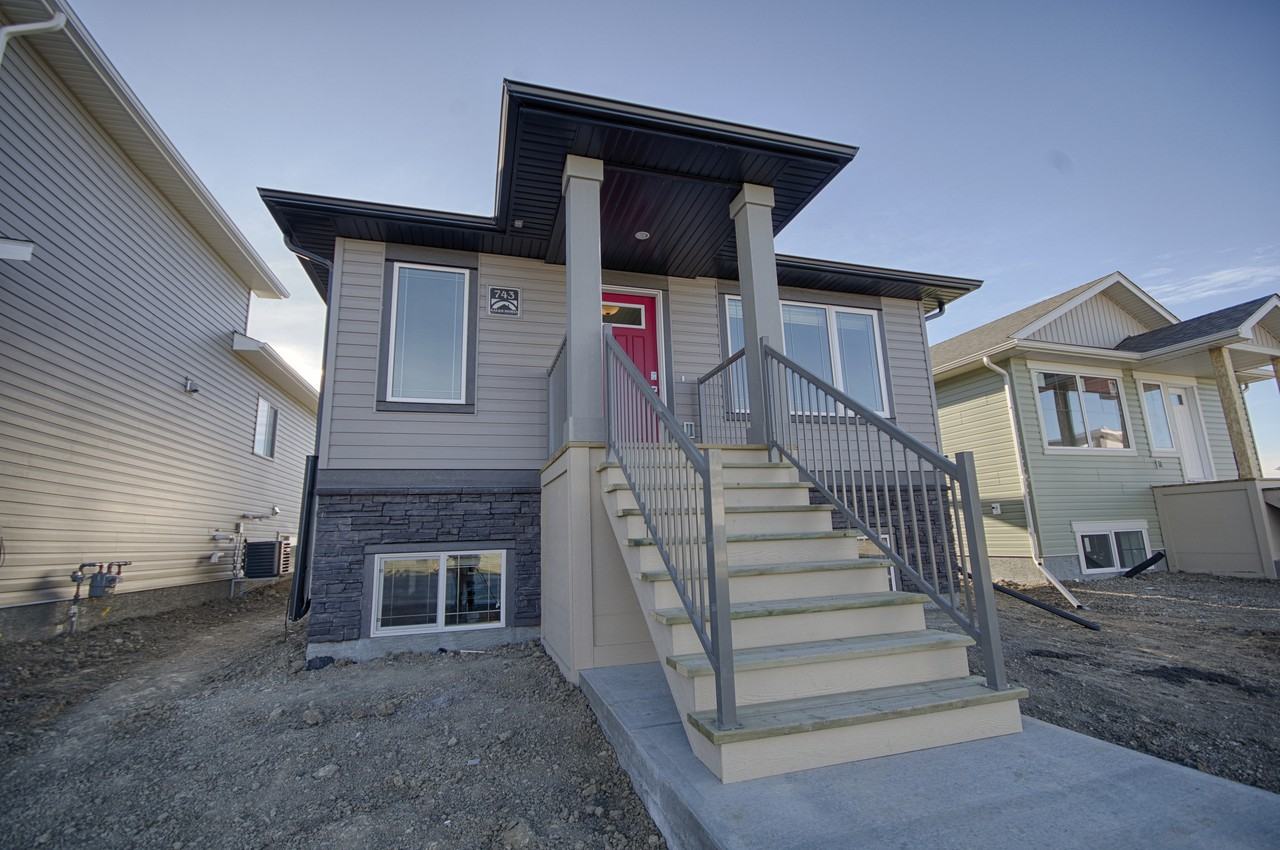 2rentals 743 Coalbrook Close West Lethbridge Ab T1j 5m9 2 Bedroom Apartment For Rent For 1 300 Month Zumper