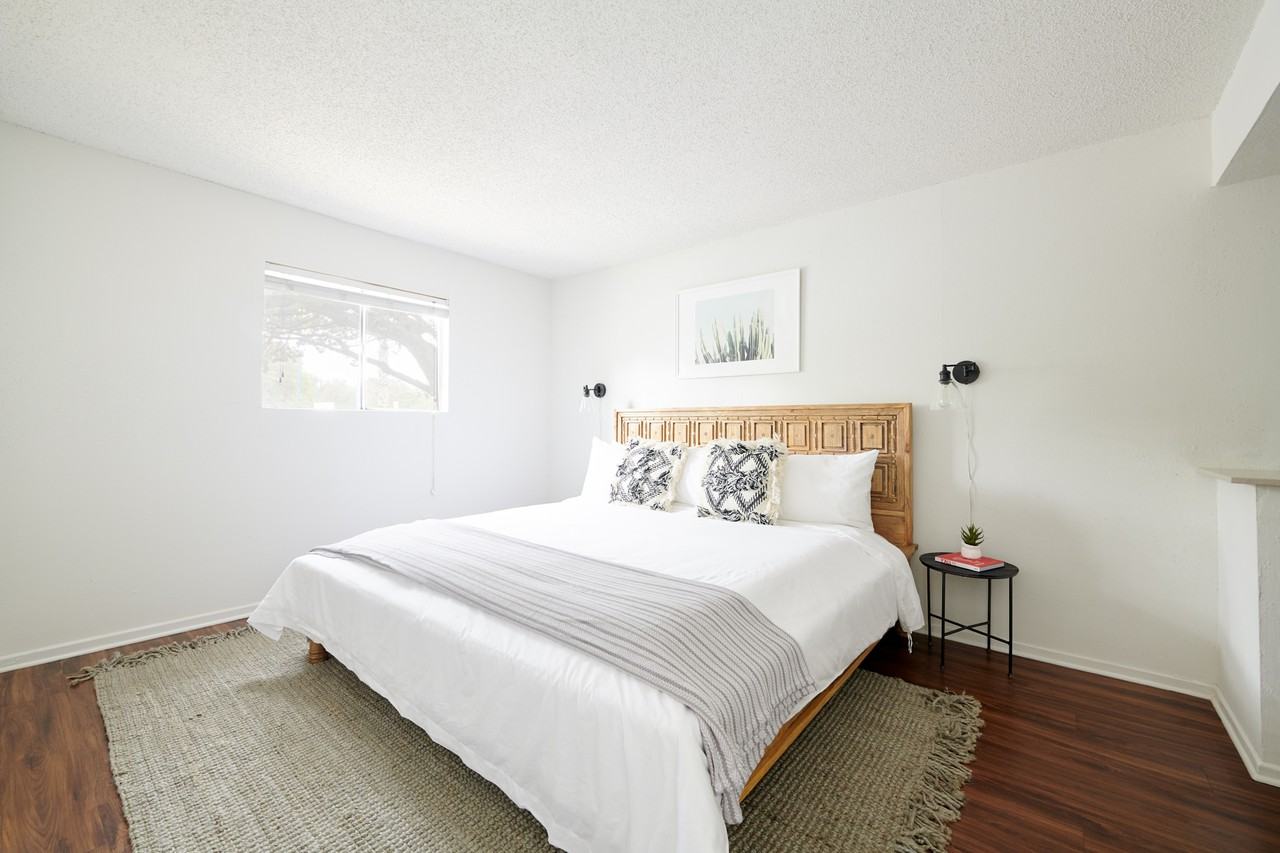 1302 Spyglass Dr - Photo 2 of 5