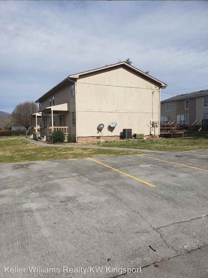 102 Unaka Court - Photo 2 of 19