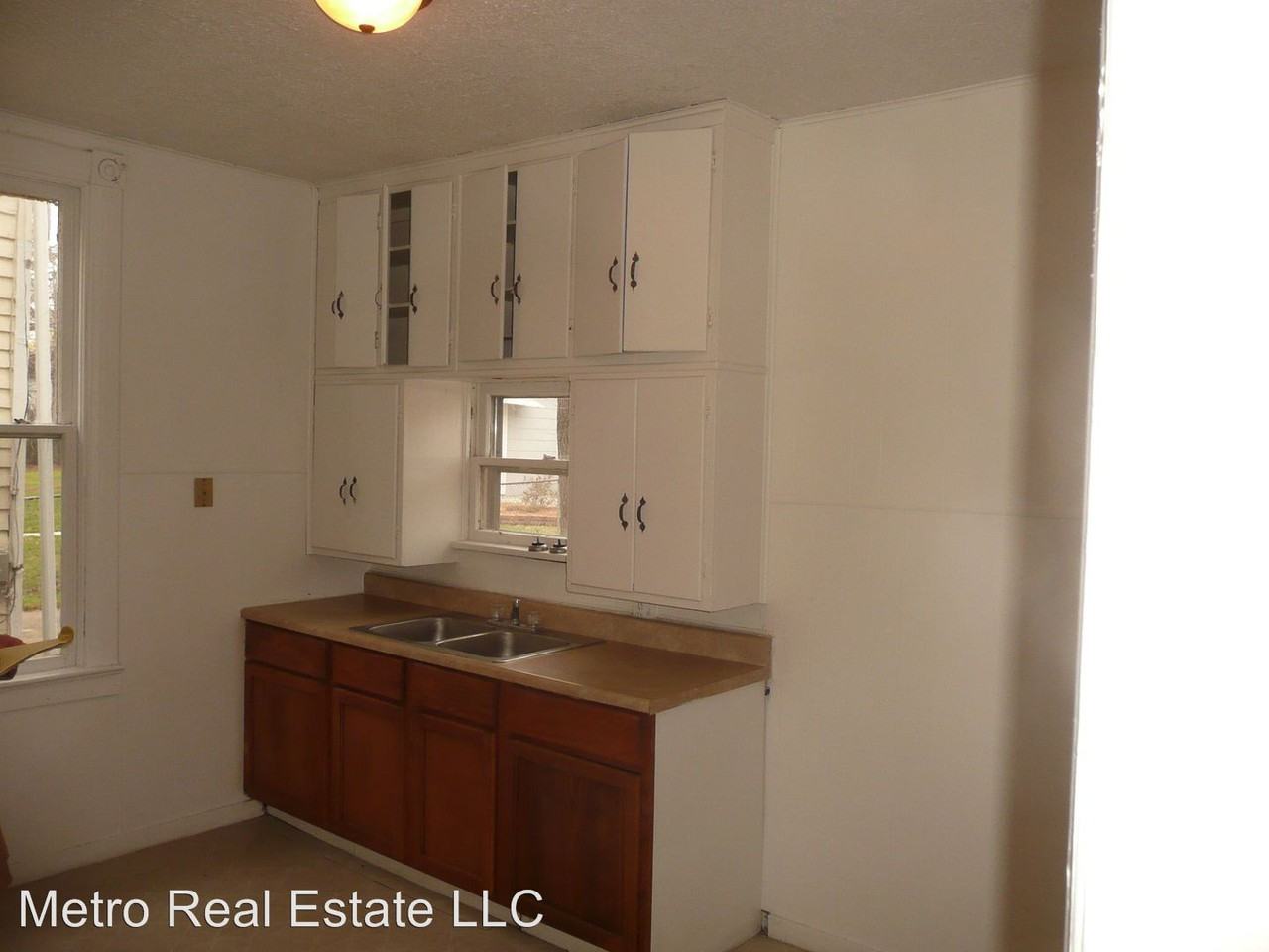 330 W Creighton Ave - Photo 2 of 7