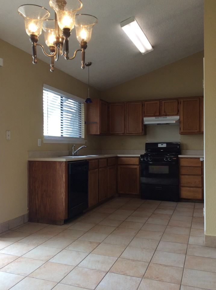 2103 Bluebonnet Dr - Photo 3 of 13