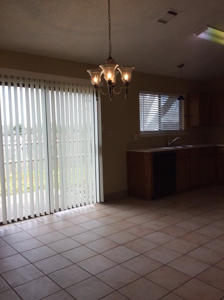 2103 Bluebonnet Dr - Photo 4 of 13