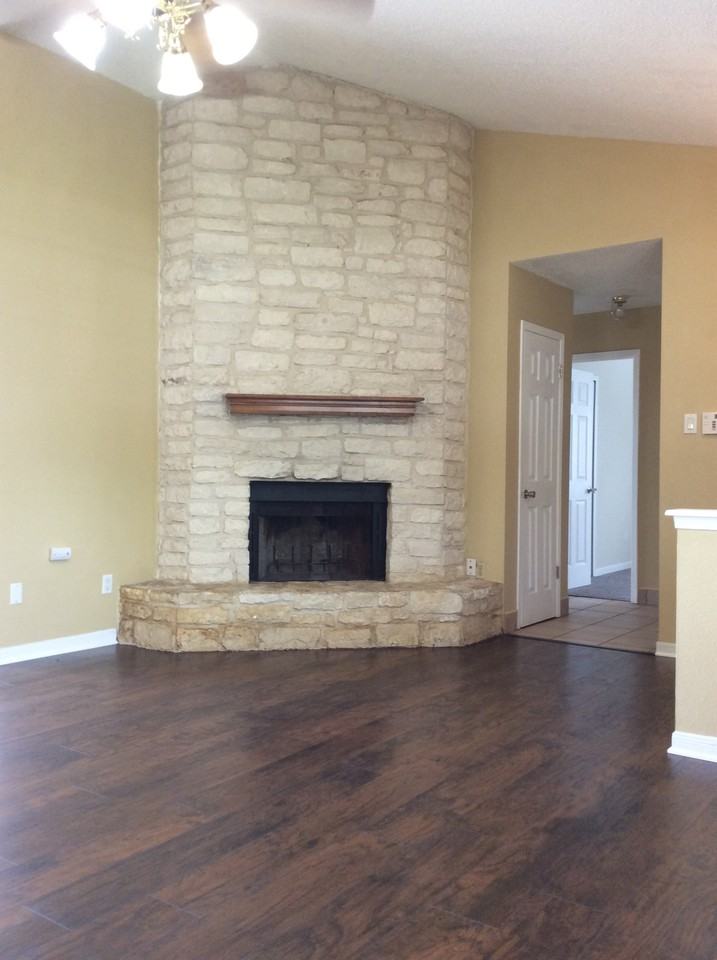 2103 Bluebonnet Dr - Photo 5 of 13