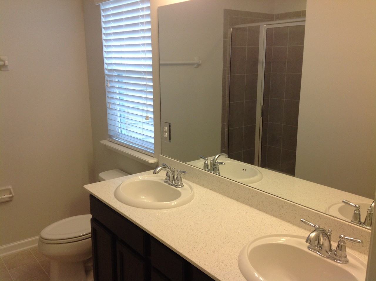 498 Richmond Dr - Photo 3 of 11