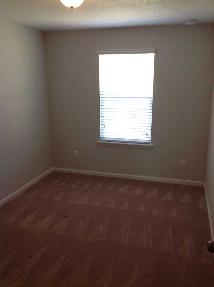 498 Richmond Dr - Photo 7 of 11