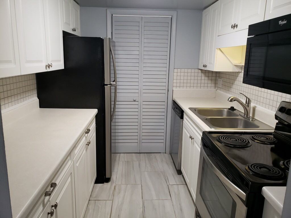 4710 Charecote Ln - Photo 4 of 9