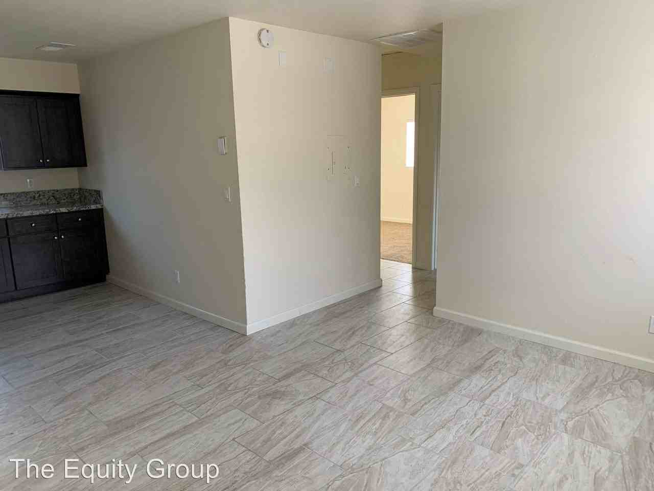 400 East Grove - Photo 2 of 10