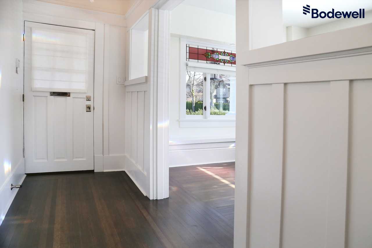 1749 Waterloo - Photo 3 of 22