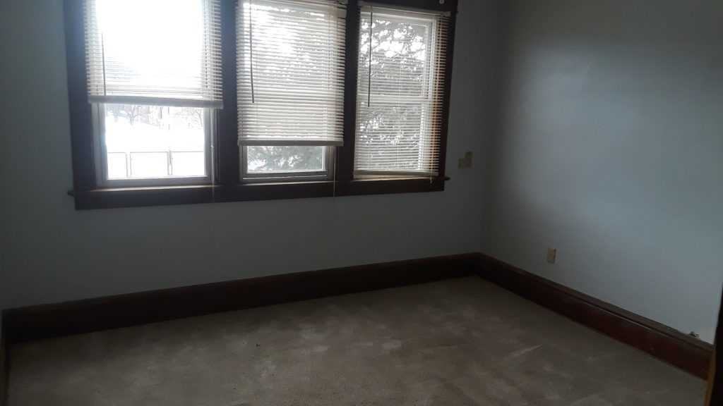 821 10 1/2 Ave S - Photo 3 of 6