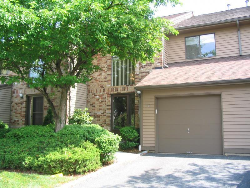 147 Castle Ridge Dr - Photo 2 of 15