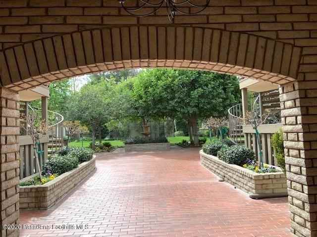 222 Palmetto Drive - Photo 3 of 18