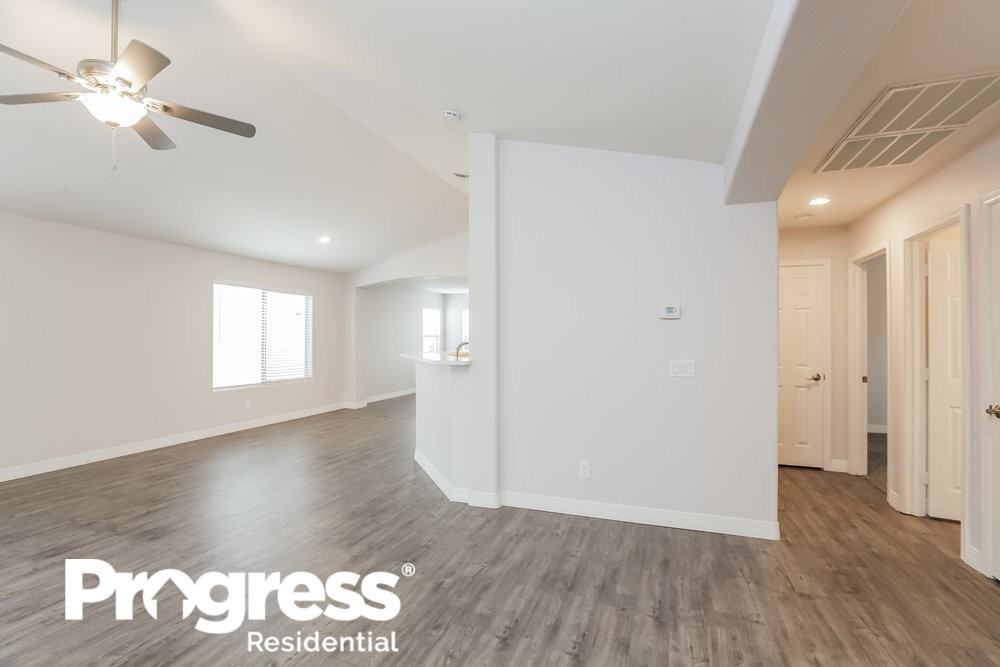10770 W Edgemont Ave - Photo 3 of 16