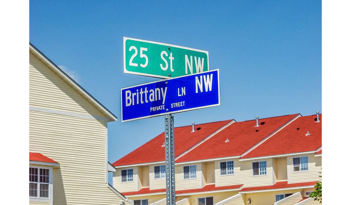 3035 Brittany Lane Northwest