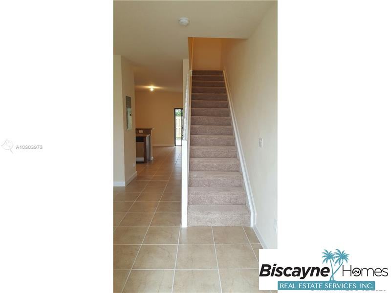 3223 Southeast 4th Street - Photo 3 of 9