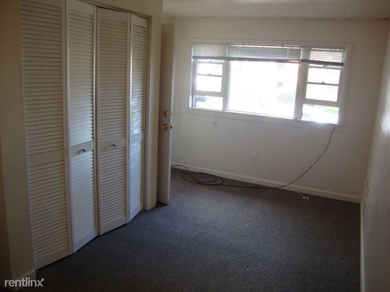 851 20th St 2 - Photo 2 of 5