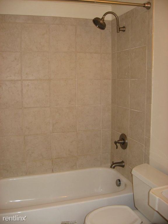 851 20th St 2 - Photo 3 of 5