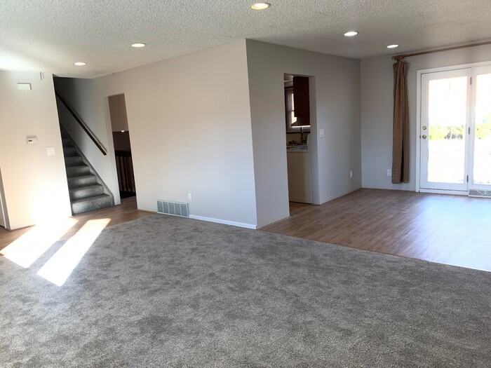 6990 Snowbird Dr - Photo 3 of 16