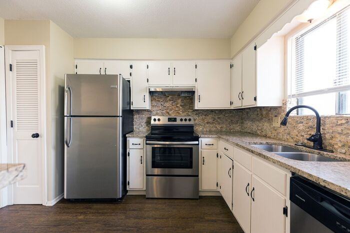 3201 Northwest Canterbury Road - Photo 3 of 28