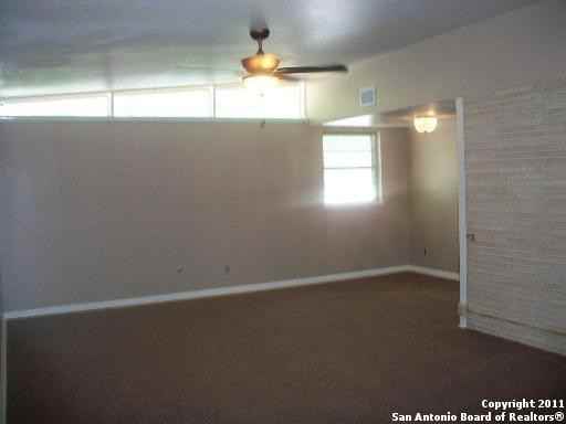 126 Clubhill Dr - Photo 3 of 10