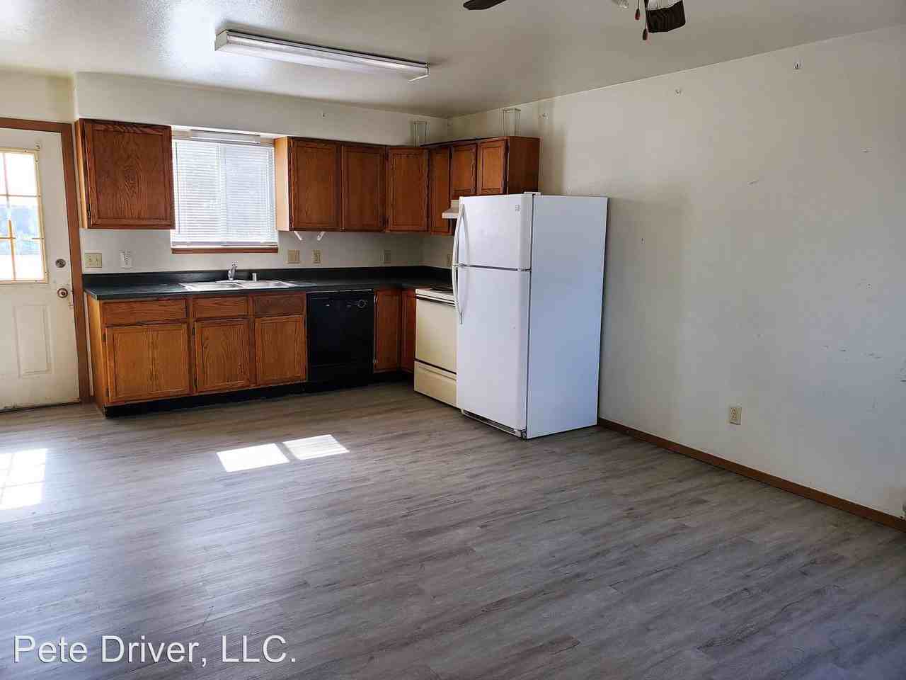 103 West 7th Street - Photo 3 of 6