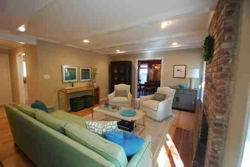 231 Ivy Dr - Photo 3 of 14