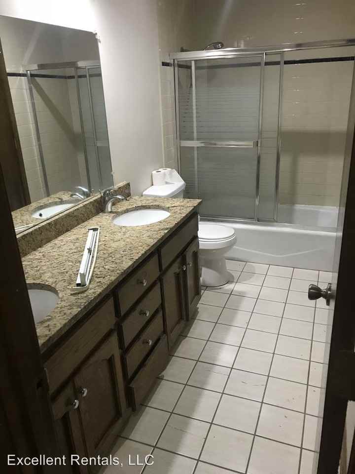 916 Se 7th Street - Photo 3 of 9