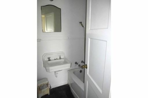 1449 NE 9th St - Photo 2 of 8