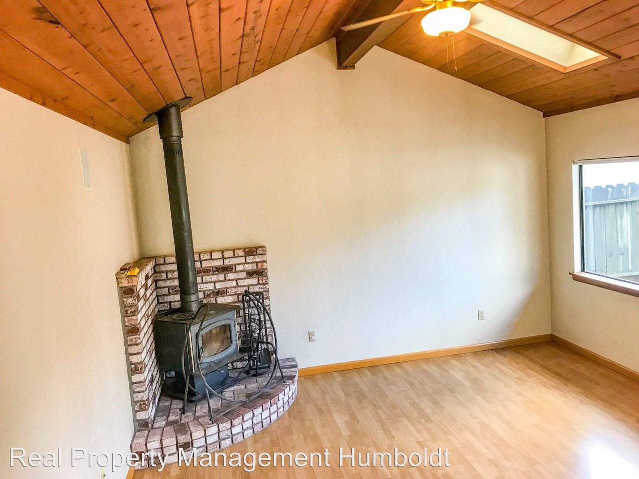2224 Lee Court - Photo 3 of 30