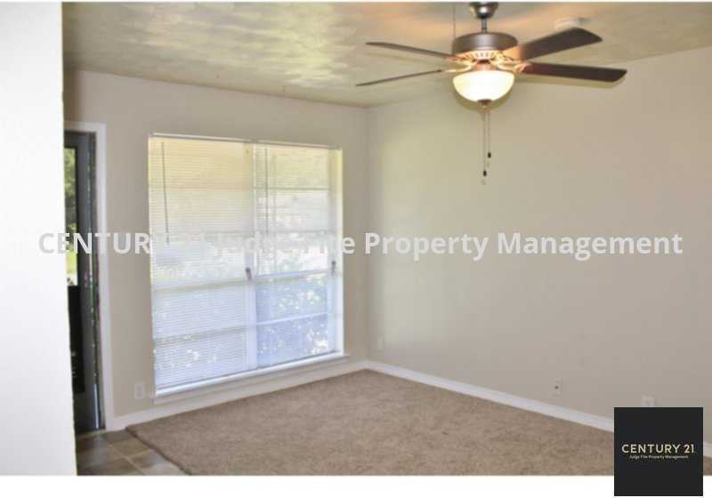 929 Manhattan Drive - Photo 2 of 10