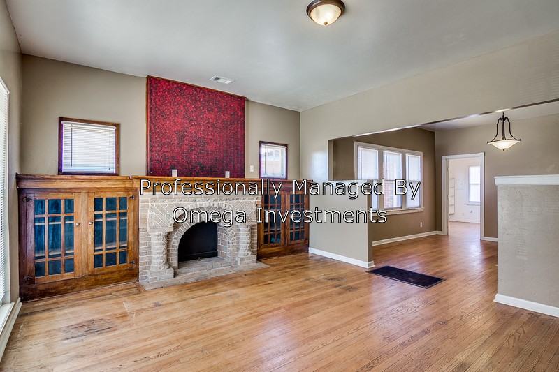 215 Ne 16th Street - Photo 2 of 10